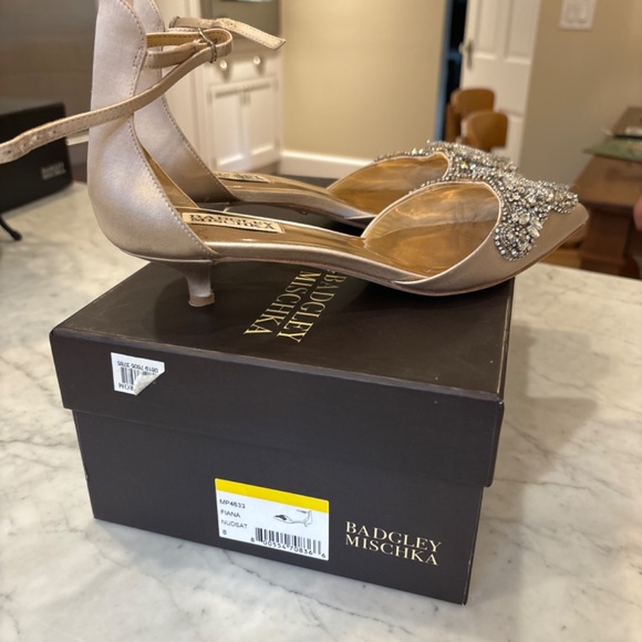Badgley Mischa Gold, Pointed-toe embellished heels, Size 8 - Picture 2 of 8